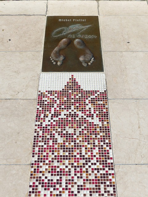 于加拿大西 于加拿大西