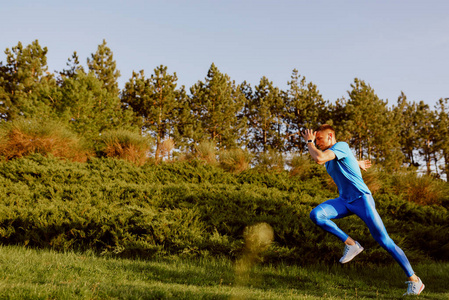 上表现仍然 上表现仍然